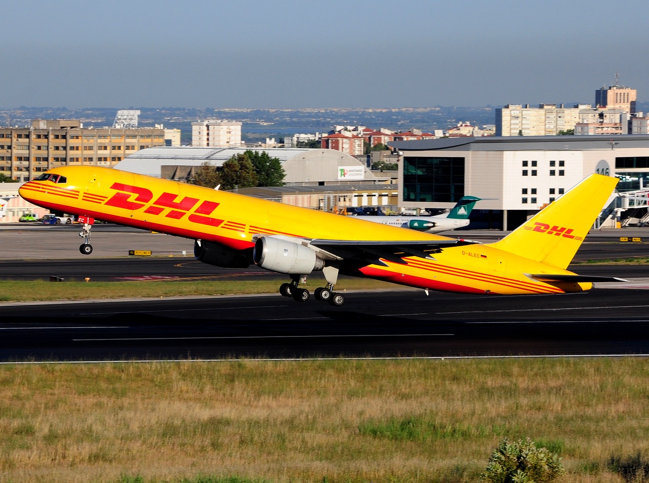D-ALEC - 757-236 - DHL - LIS - 21-06-2016b