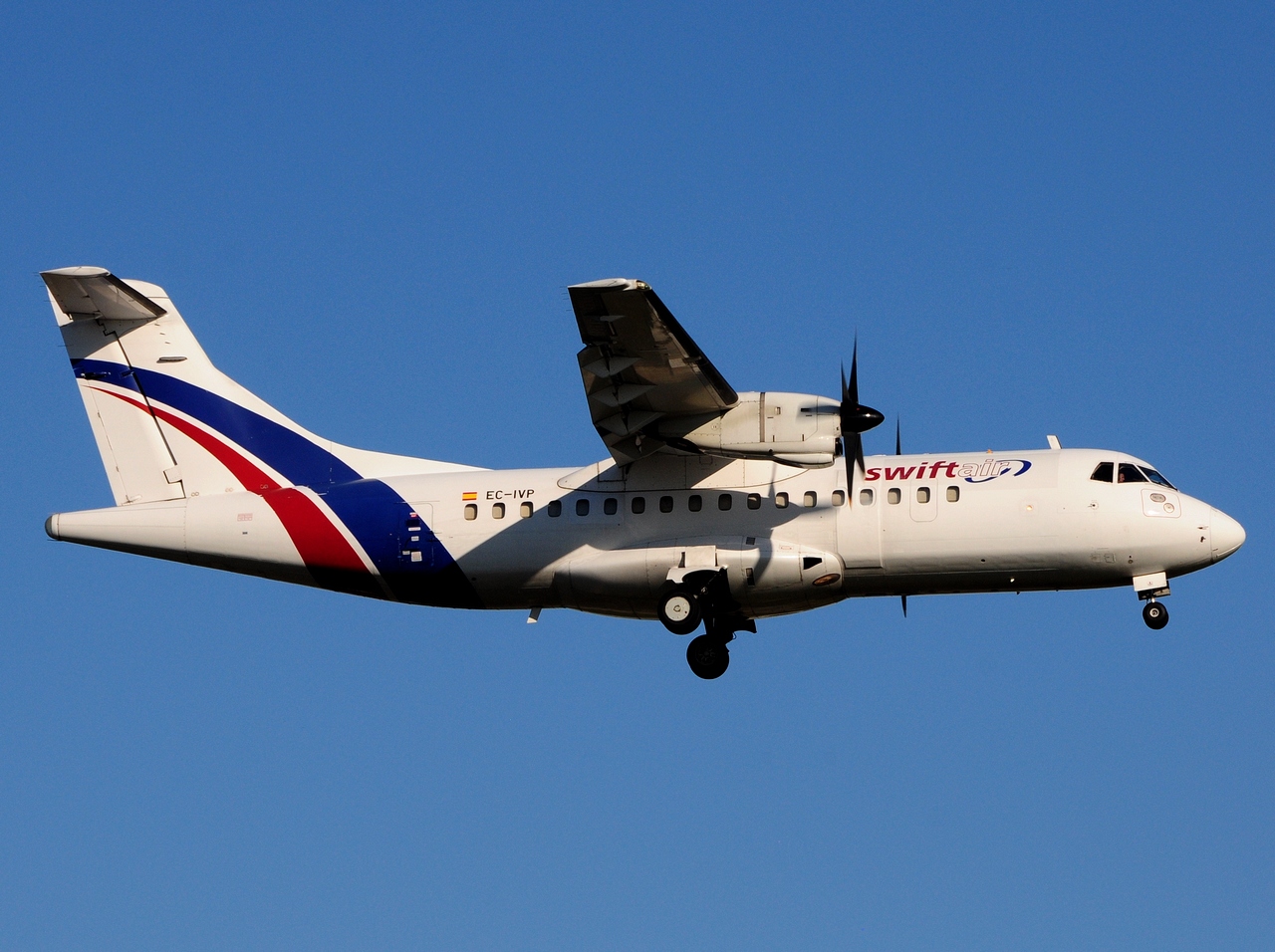 EC-IVP - ATR 42-300 - Swiftair - LIS - 21-06-2016