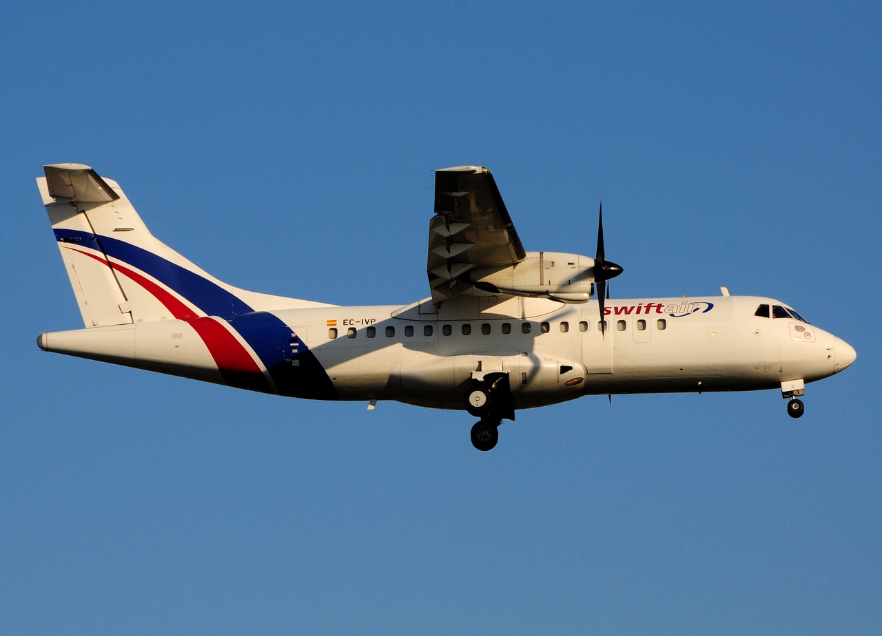EC-IVP - ATR 42-300 - Swiftair - LIS - 22-06-2016
