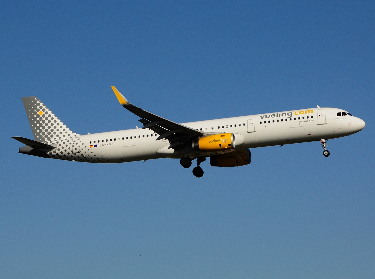EC-MGY - A321-231(WL) - Vueling - LIS - 22-06-2016