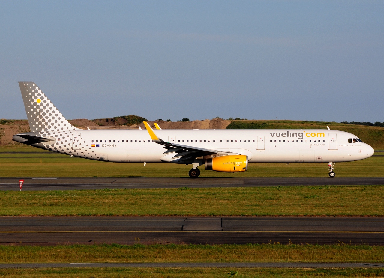 EC-MHA - A321-231(WL) - Vueling - CPH - 26-06-2016