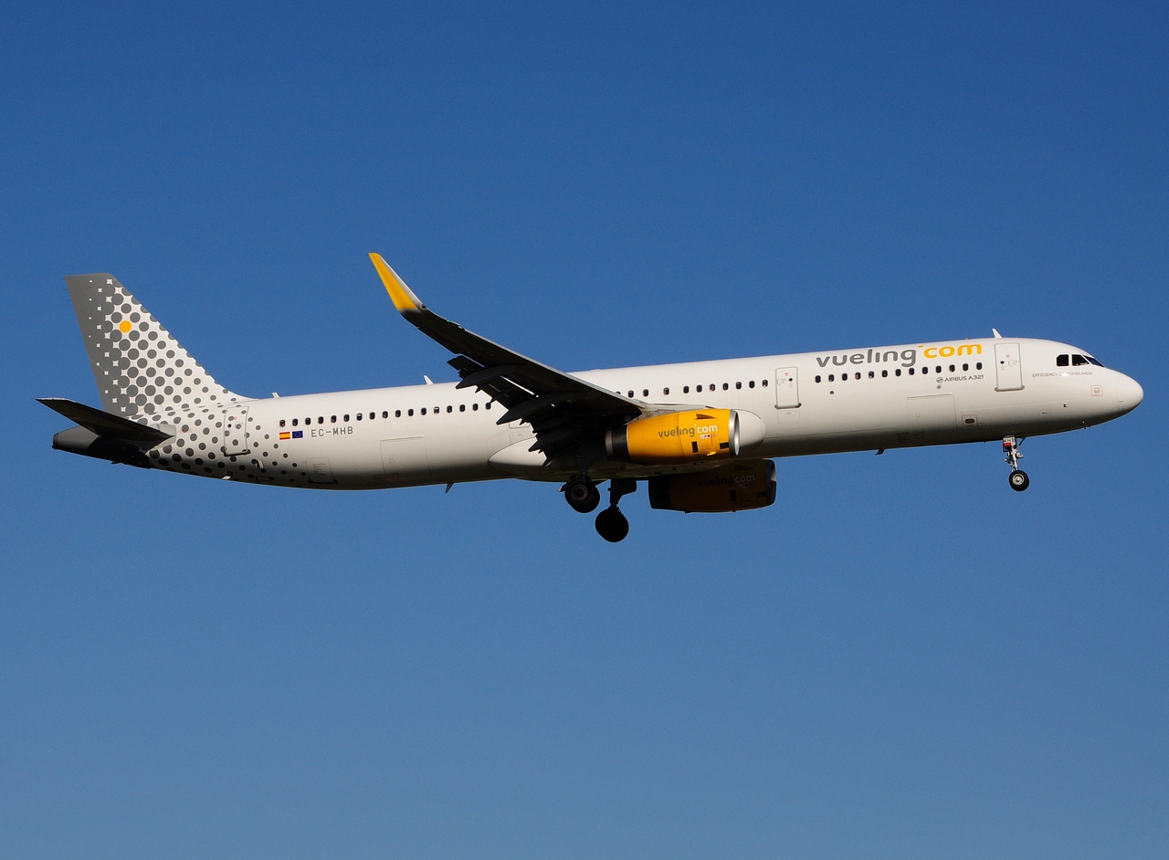 EC-MHB - A321-231(WL) - Vueling - LIS - 21-06-2016