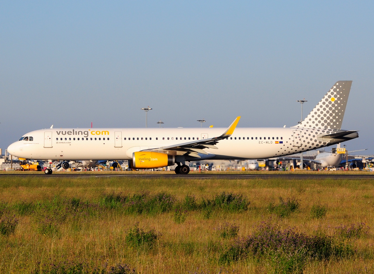 EC-MLD - A321-231(WL) - Vueling - LIS - 22-06-2016