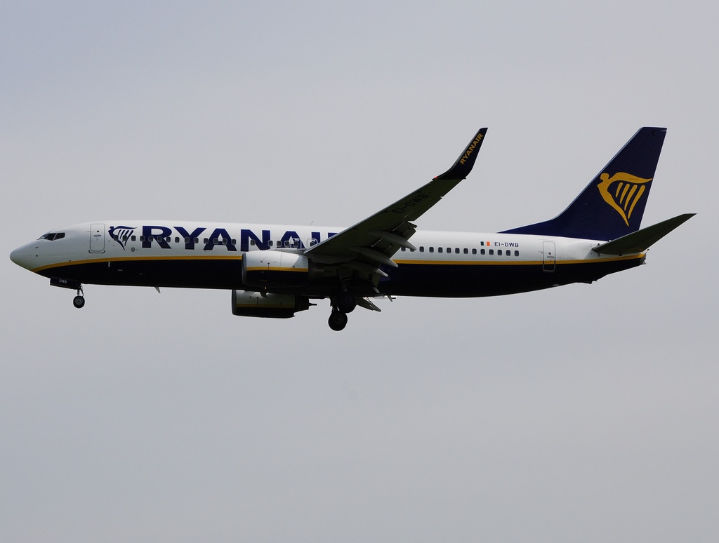 EI-DWB - 737-8AS(WL) - Ryanair - CRL - 10-06-2016