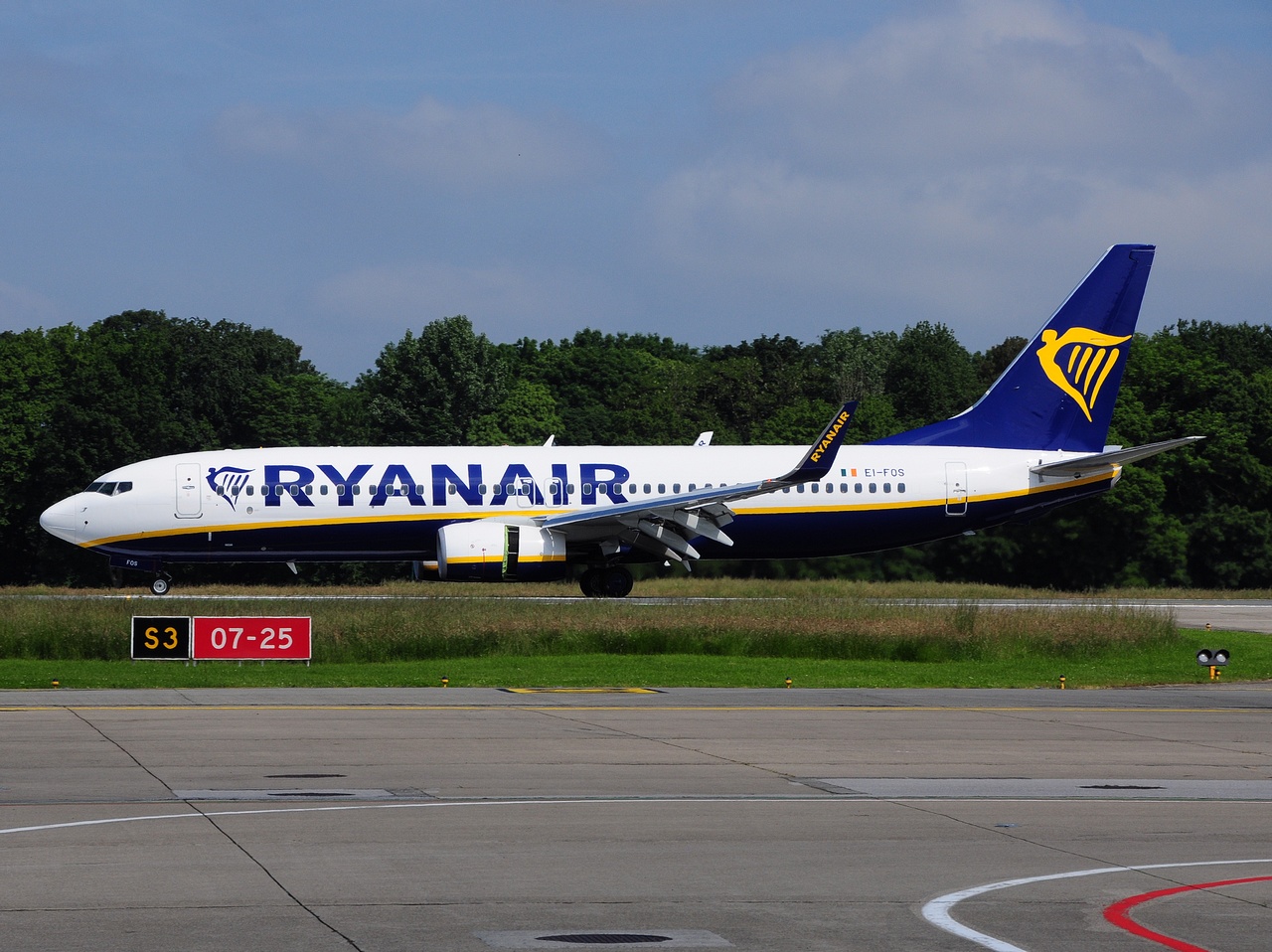 EI-FOS - 737-8AS(WL) - Ryanair - CRL - 09-06-2016
