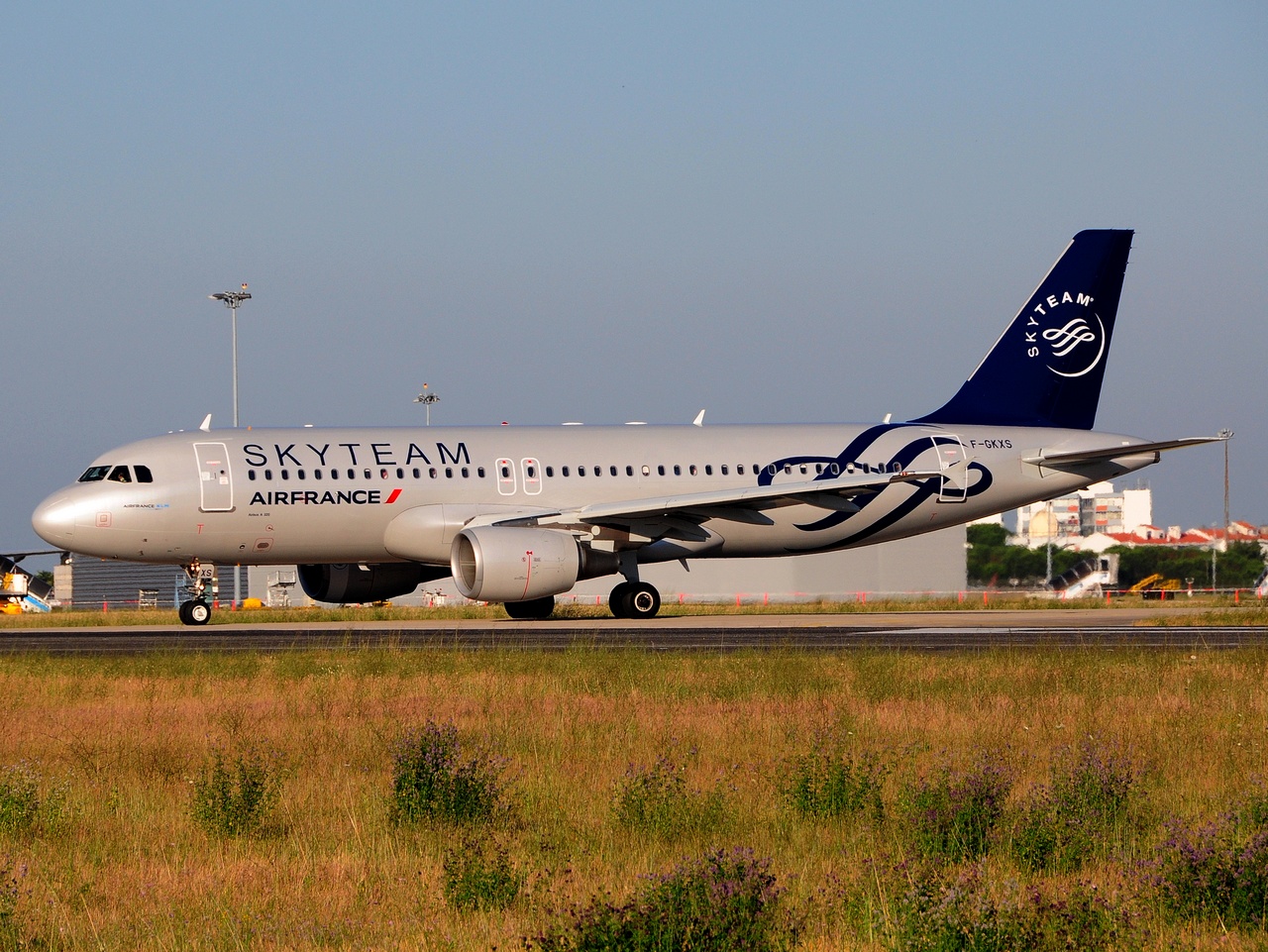 F-GKXS - A320-214 - Air France - LIS - 22-06-2016b