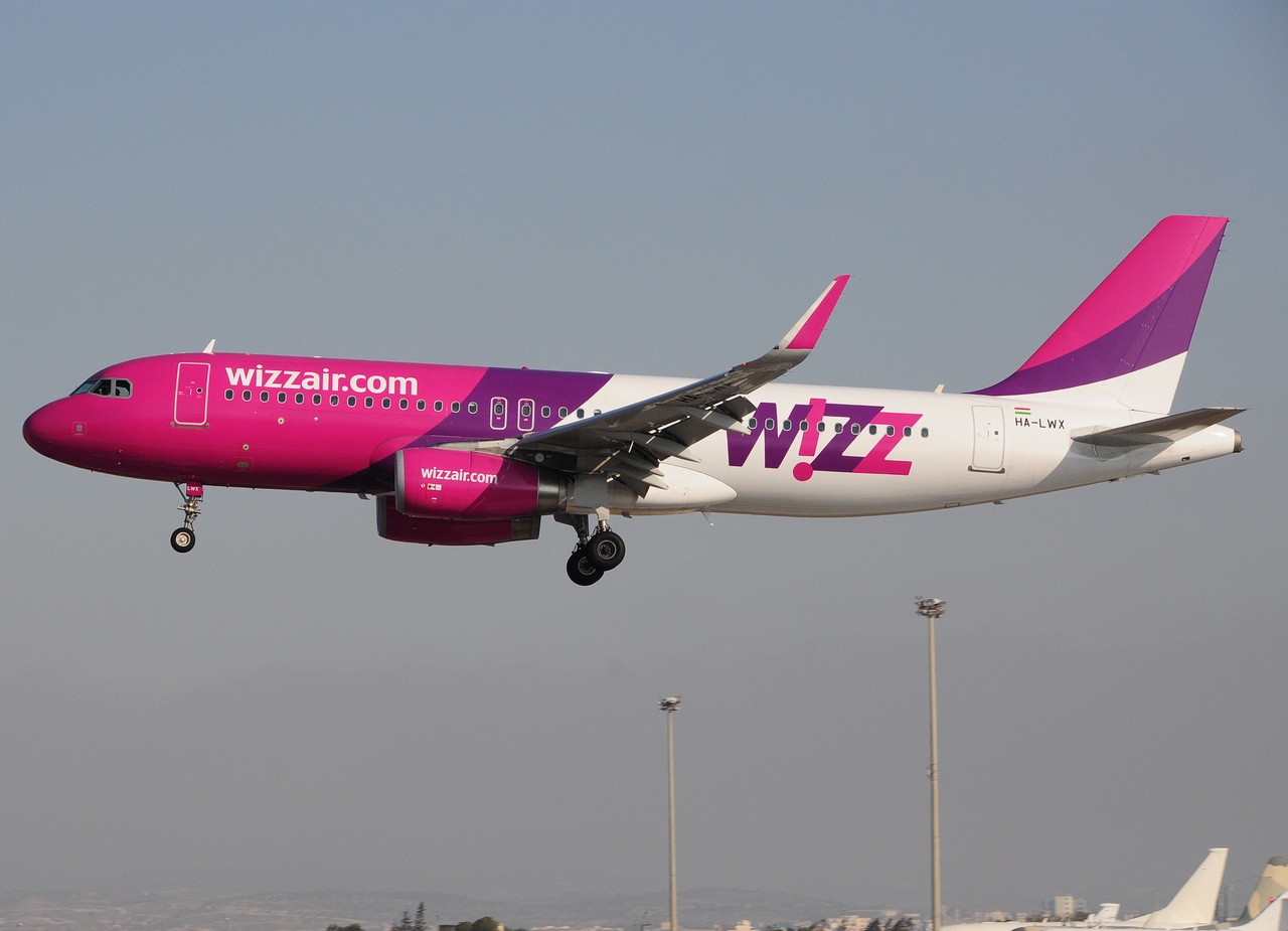 HA-LWX - A320-232(WL) - Wizz Air - LCA - 19-08-2016