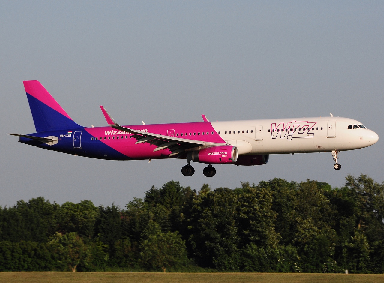 HA-LXB - A321-231(WL) - Wizz Air - CRL - 09-06-2016