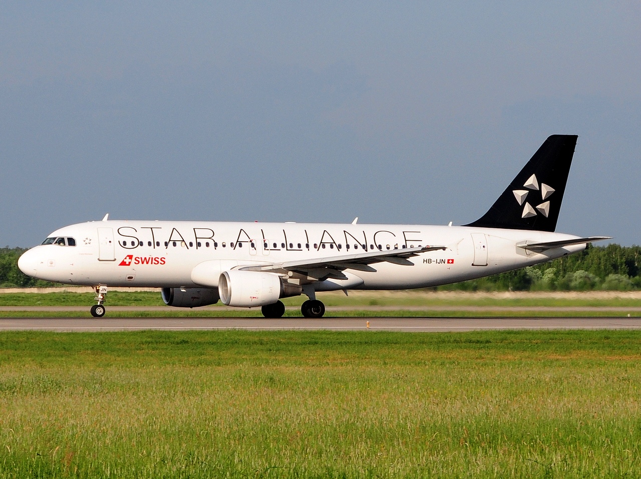 HB-IJN - A320-214 - Swiss - DME - 03-06-2016
