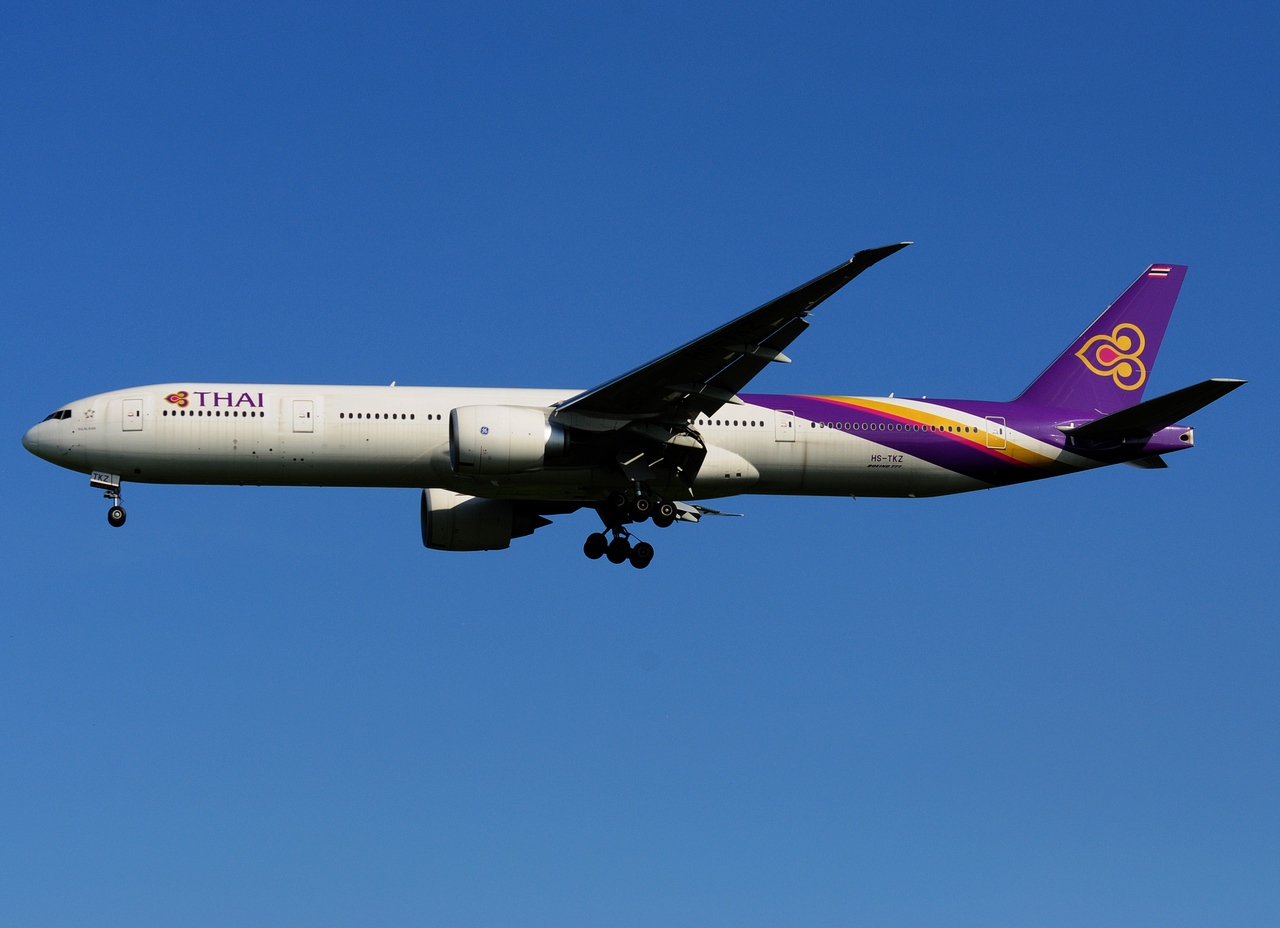 HS-TKZ - 777-3D7(ER) - Thai Airways International - BKK - 11-11-2016