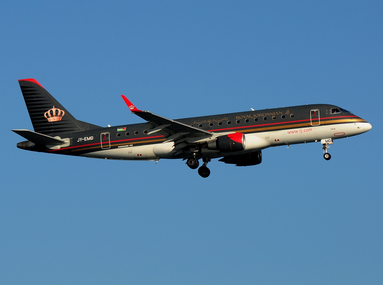 JY-EMD - ERJ-175LR (ERJ-170-200 LR)  - Royal Jordanian - LCA - 21-08-2016