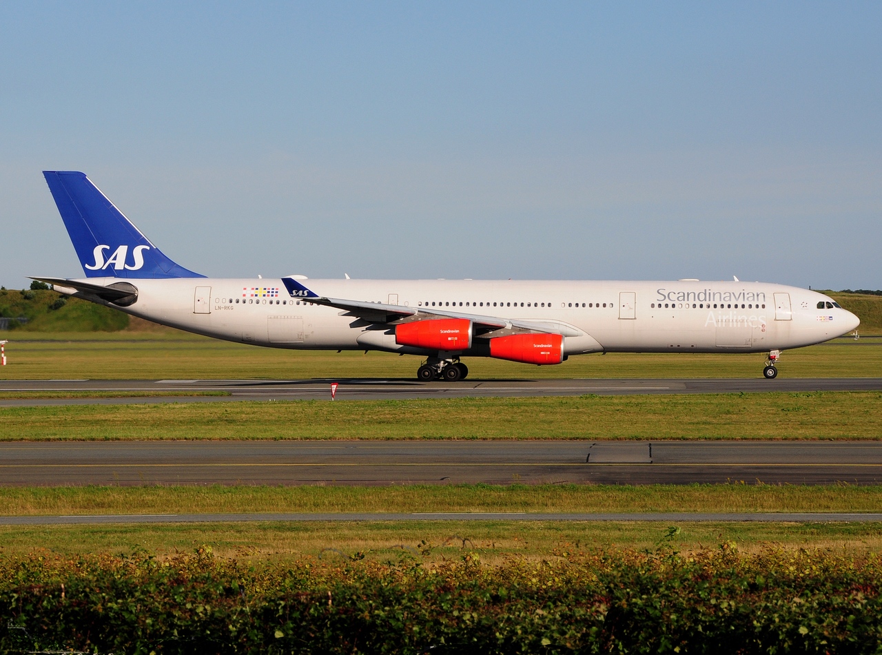 LN-RKG - A340-313 - SAS Scandinavian Airlines - CPH - 26-06-2016b