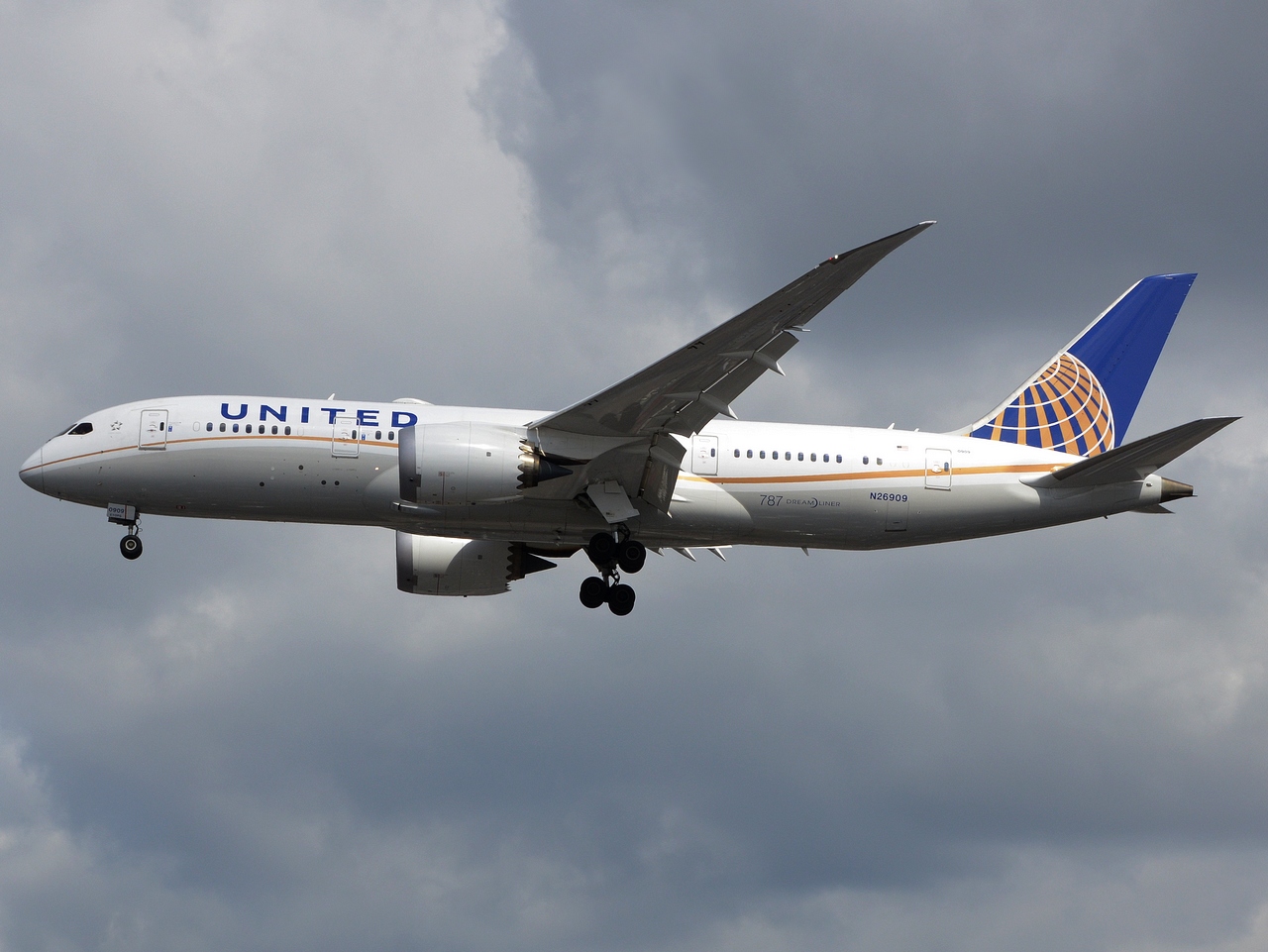N26909 - 787-8 Dreamliner - United Airlines - LHR - 24-04-2016