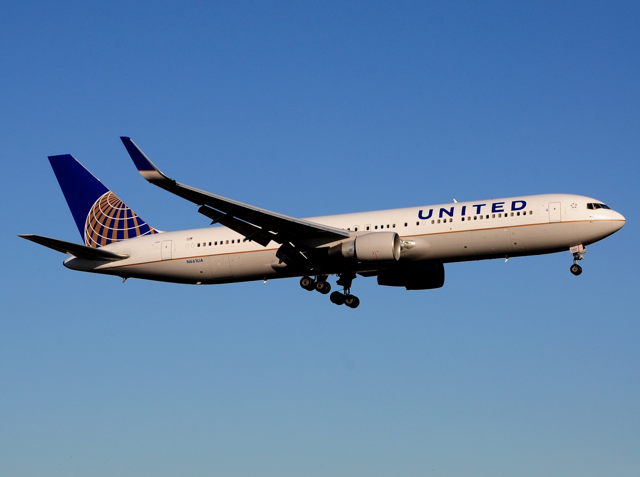 N668UA - 767-322(ER)(WL) - United Airlines - LIS - 21-06-2016