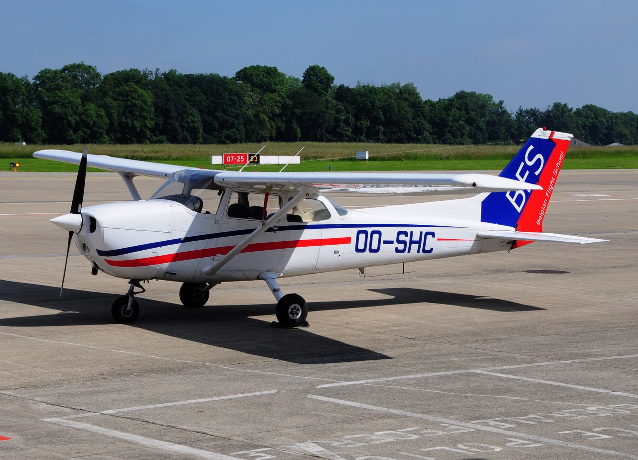 OO-SHC - Cessna F172N Skyhawk II - Belgian Flight School - CRL - 09-06-2016
