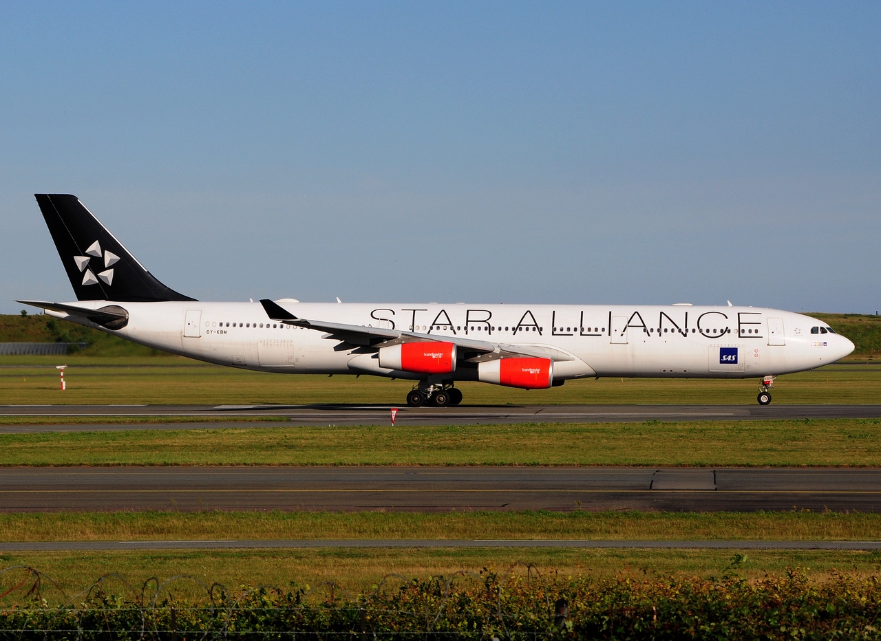 OY-KBM - A340-313 - SAS Scandinavian Airlines - CPH - 26-06-2016b