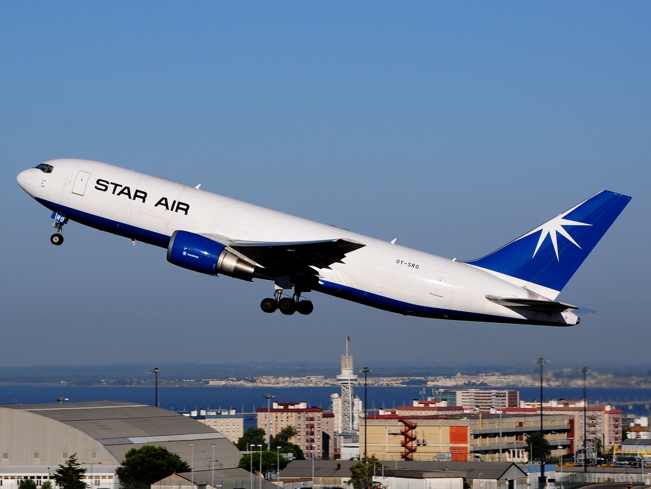OY-SRO - 767-25E - Star Air - LIS - 21-06-2016