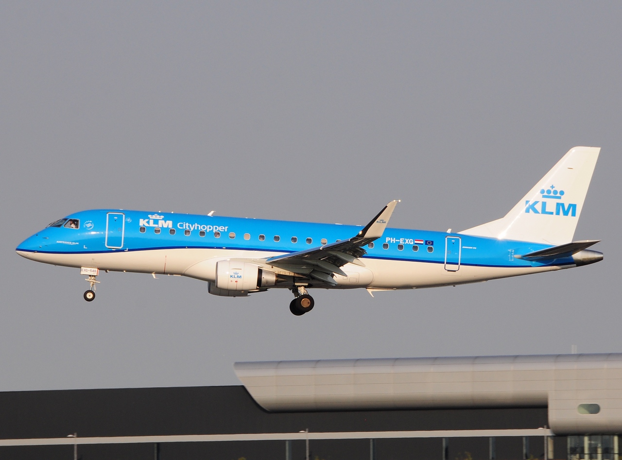 PH-EXG - ERJ-175STD (ERJ-170-200) - KLM Cityhopper - AMS - 19-07-2016