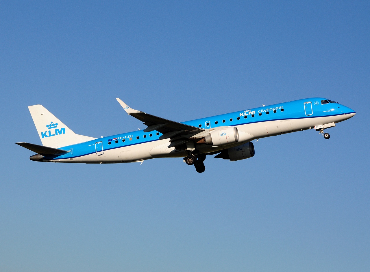 PH-EZH - ERJ-190STD (ERJ-190-100) - KLM Cityhopper - AMS - 19-07-2016