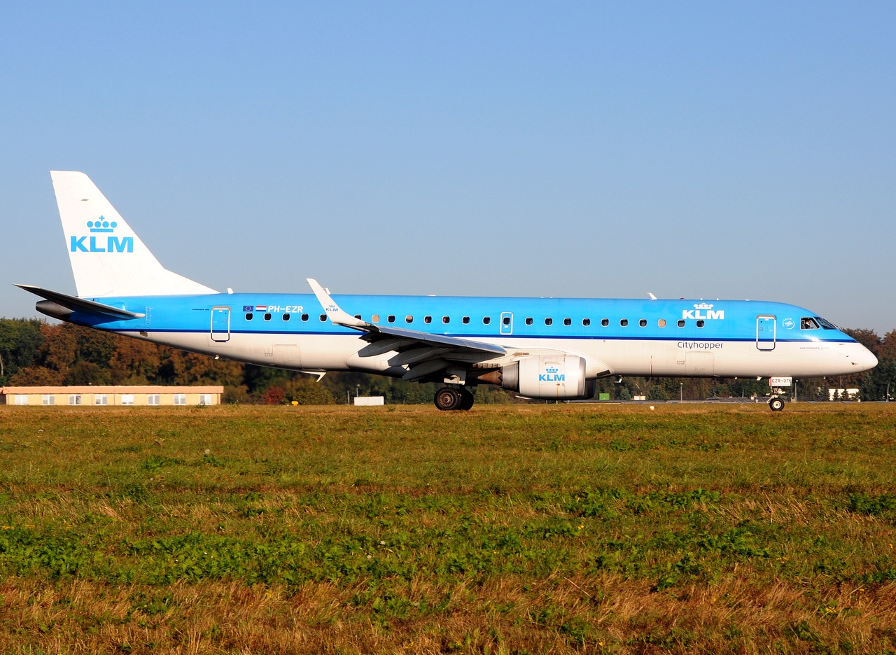 PH-EZR - ERJ-190STD (ERJ-190-100) - KLM Cityhopper - LUX - 16-10-2016