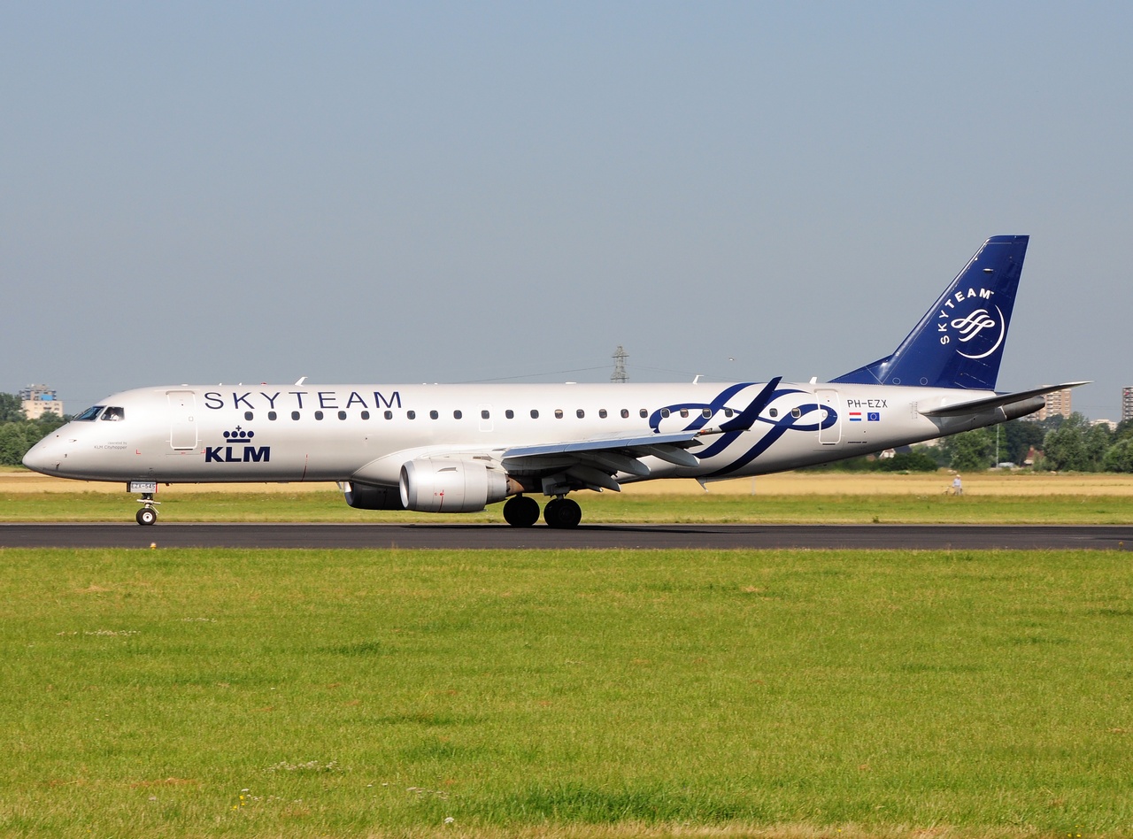 PH-EZX - ERJ-190STD (ERJ-190-100) - KLM Cityhopper - AMS - 19-07-2016