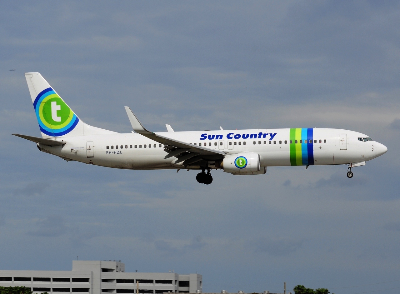 PH-HZL - 737-8K2(WL) - Sun Country Airlines - MIA - 31-01-2016