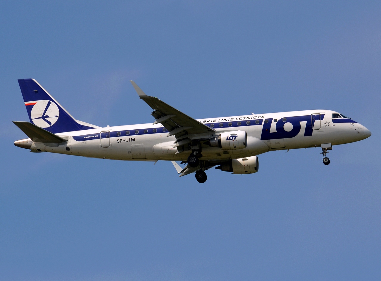 SP-LIM - ERJ-175LR (ERJ-170-200 LR) - LOT _ Polish Airlines - SVO - 02-06-2016