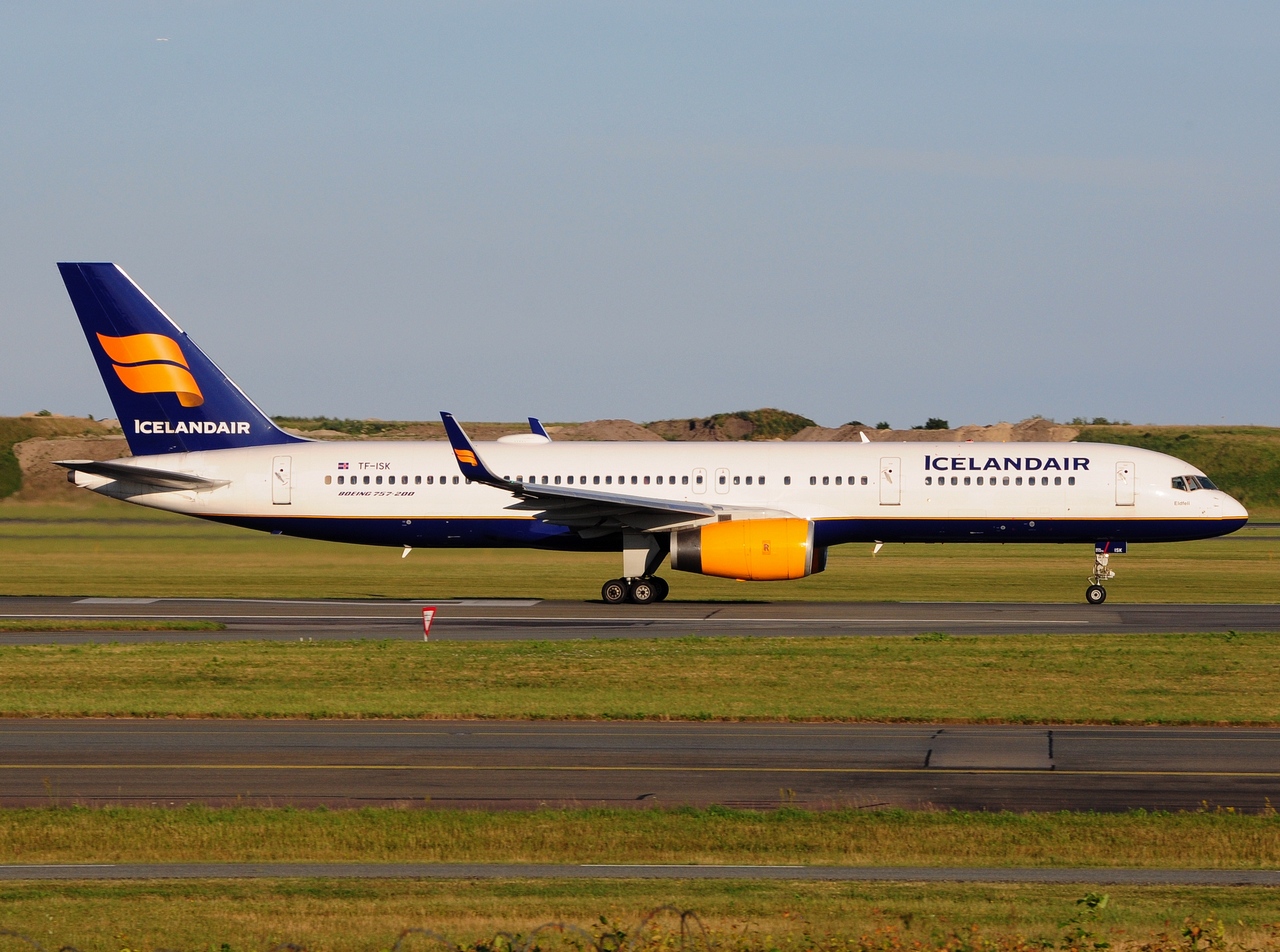 TF-ISK - 757-223(WL) - Icelandair - CPH - 26-06-2016b