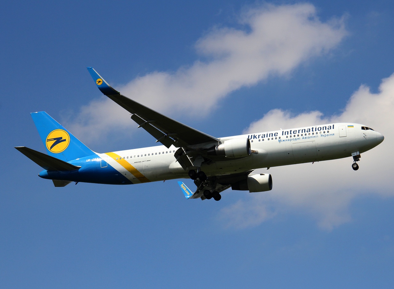 UR-GEA - 767-322(ER)(WL) - Ukraine International Airlines - BKK - 10-11-2016