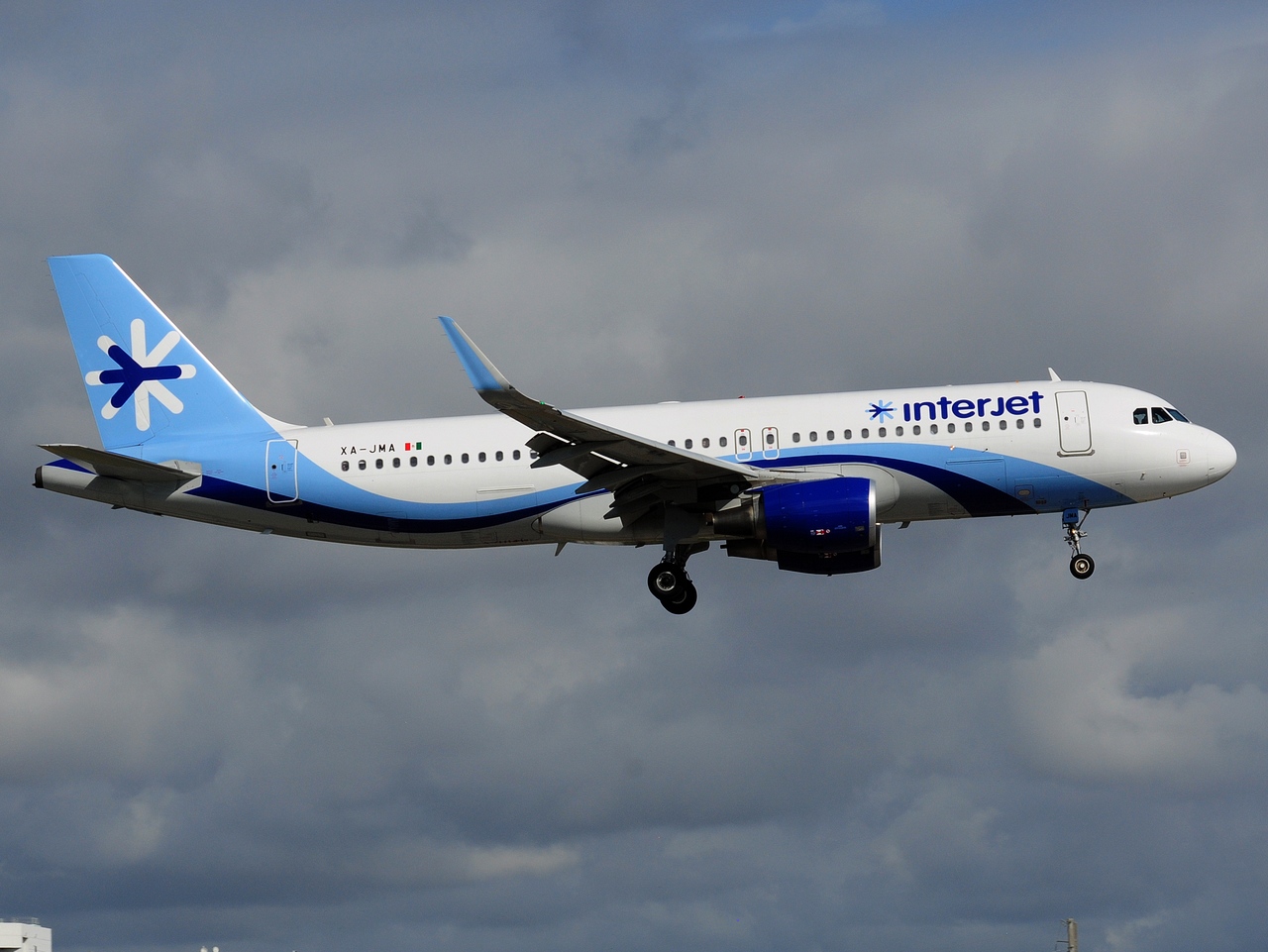 XA-JMA - A320-214(WL) - Interjet - MIA - 02-02-2016