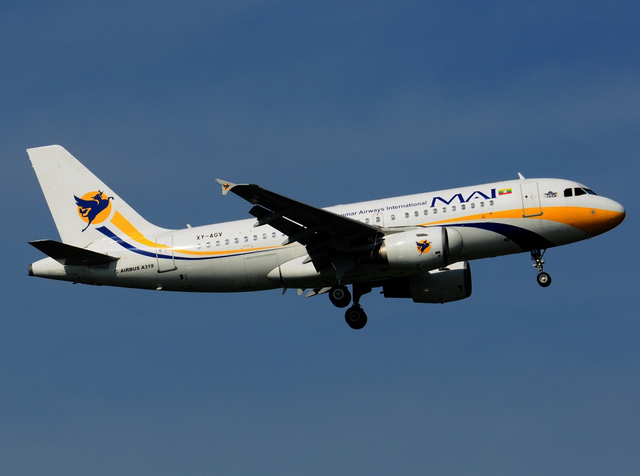 XY-AGV - A319-111 - Myanmar Airways International - BKK - 11-11-2016