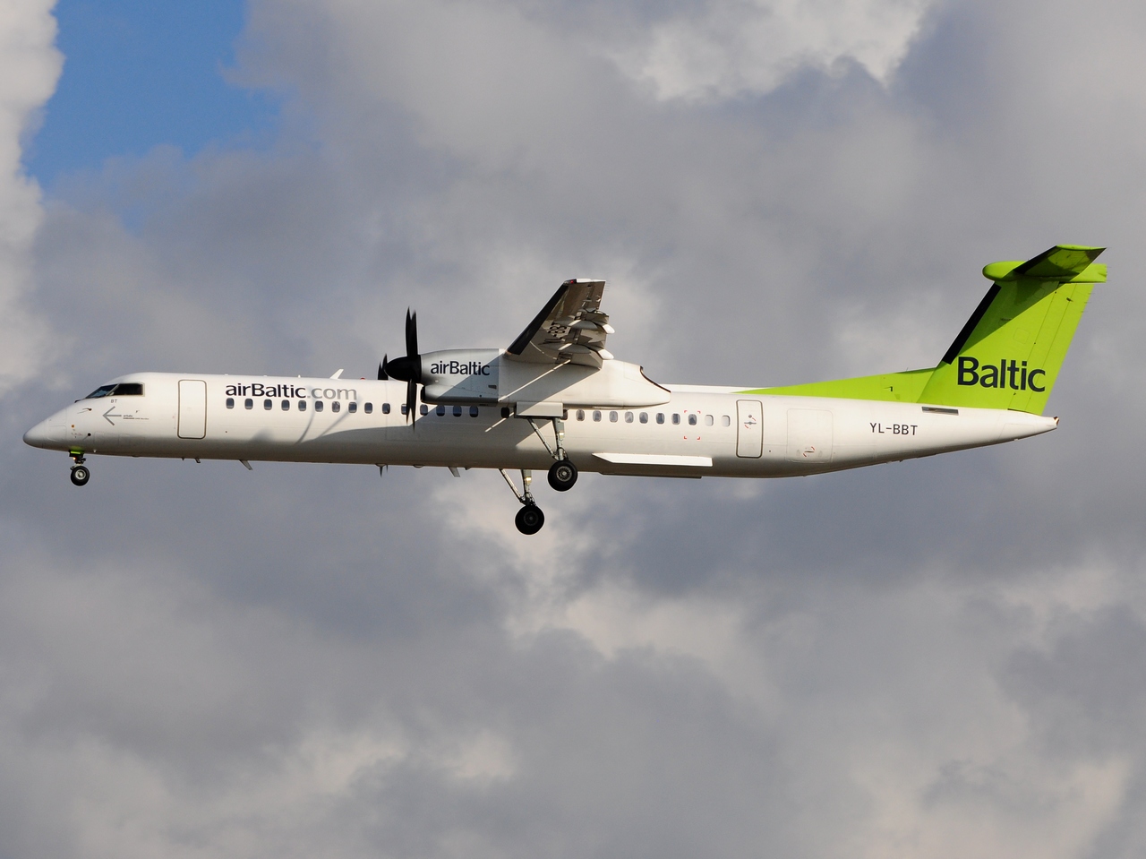 YL-BBT - DHC-8-402NG - Air Baltic - CPH - 27-06-2016