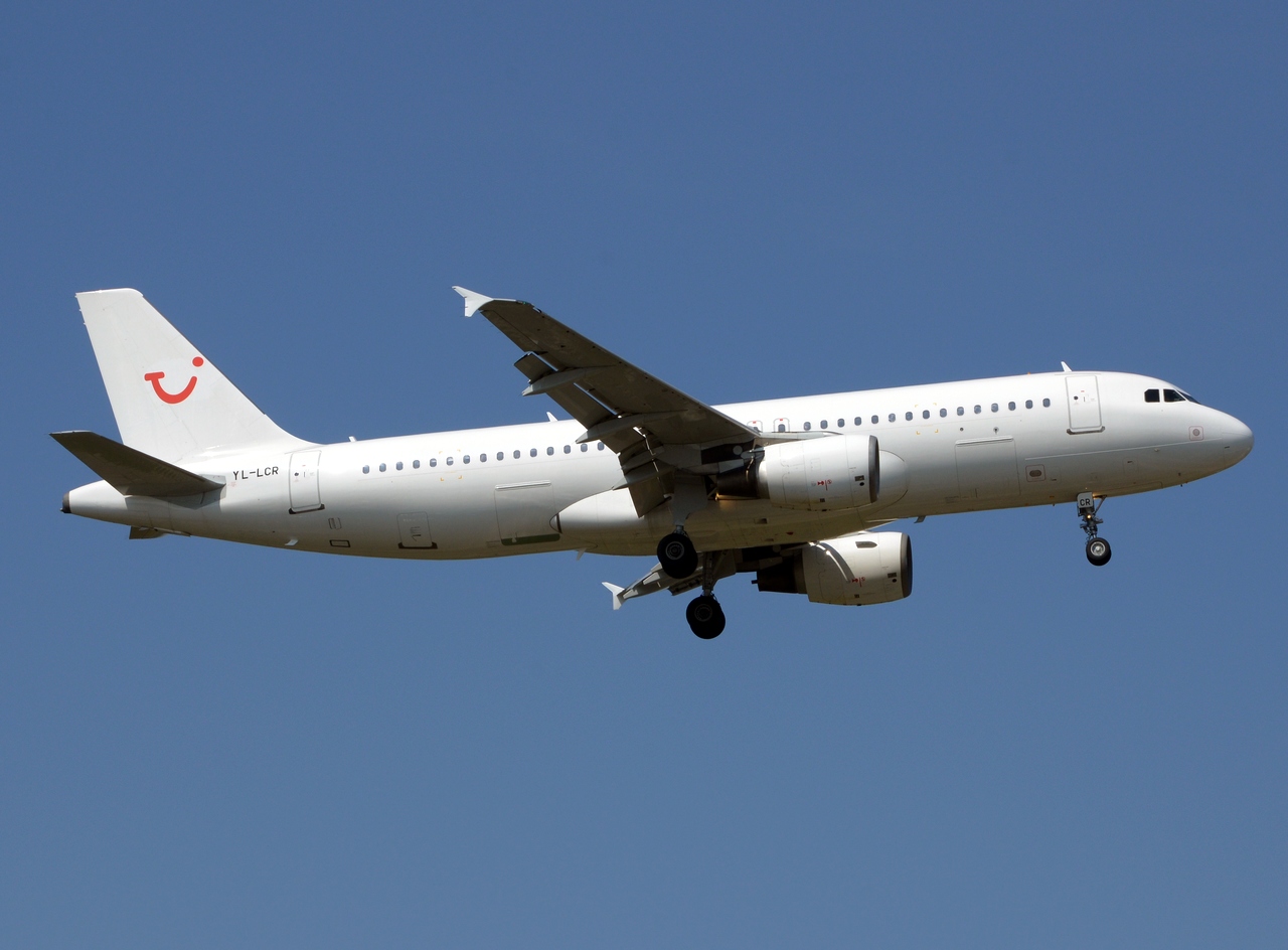 YL-LCR - A320-214 - JetairFly - CRL - 01-05-2016