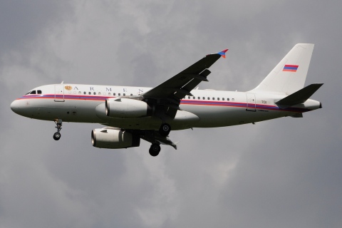 701 - A319-132(CJ) - Armenia Government - VKO - 04-06-2016