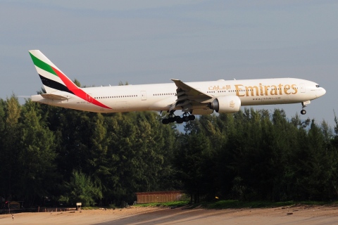 A6-EGS - 777-31H(ER) - Emirates - HKT - 16-11-2016