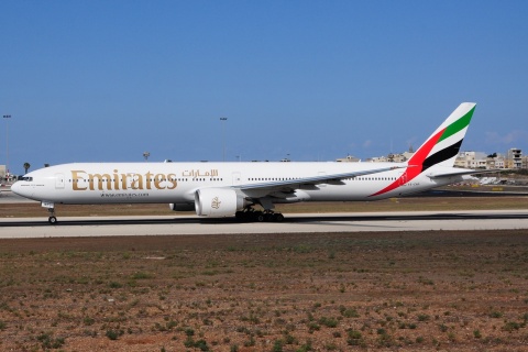 A6-ENP - 777-31H(ER) - Emirates - MLA - 24-08-2016b
