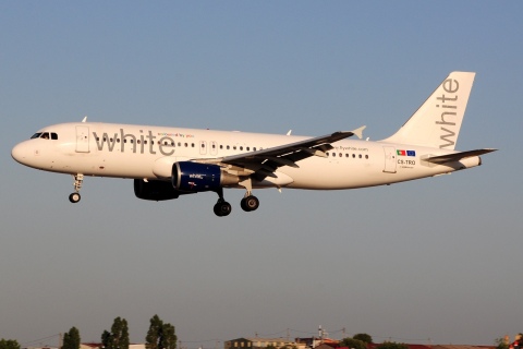 CS-TRO - A320-214 - White - LIS - 22-06-2016
