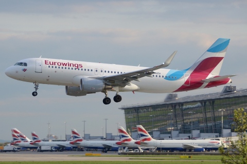 D-AIZU - A320-214(WL) - Eurowings - LHR - 23-04-2016