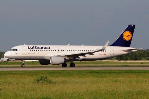 D-AIZW - A320-214(WL) - Lufthansa - DME - 03-06-2016