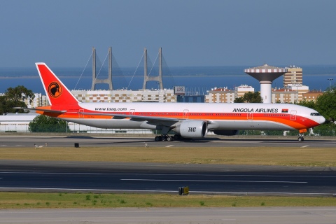D2-TEH - 777-3M2(ER) - TAAG _ Linhas Aereas de Angola Airlines - LIS - 21-06-2016b