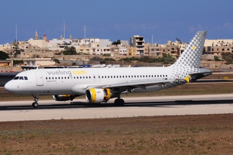 EC-JTQ - A320-214 - Vueling - MLA - 24-08-2016