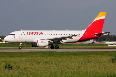 EC-KKS - A319-111 - Iberia - DME - 03-06-2016