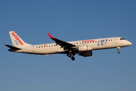 EC-KYP - ERJ-195LR (ERJ-190-200 LR) - Air Europa Express - LIS - 21-06-2016