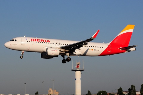 EC-LXQ - A320-216(WL) - Iberia - LIS - 22-06-2016