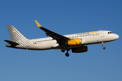 EC-MFL - A320-232(WL) - Vueling - LIS - 21-06-2016