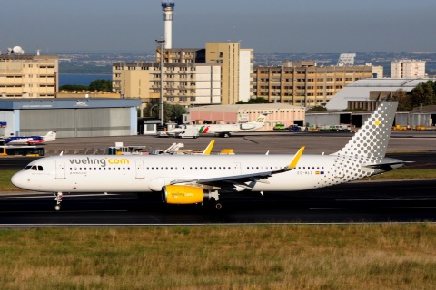EC-MLD - A321-231(WL) - Vueling - LIS - 21-06-2016b