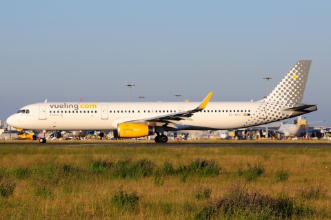 EC-MLD - A321-231(WL) - Vueling - LIS - 22-06-2016