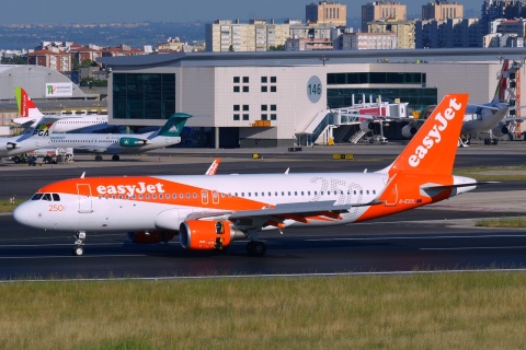 G-EZOL - A320-214(WL) - easyJet - LIS - 21-06-2016
