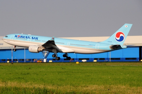 HL8228 - A330-223 - Korean Air Lines - AMS - 19-07-2016