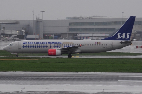 LN-RCY - 737-883 - SAS Scandinavian Airlines - LHR - 22-04-2016